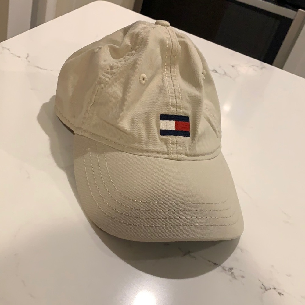 Tommy Hilfiger Dad hat